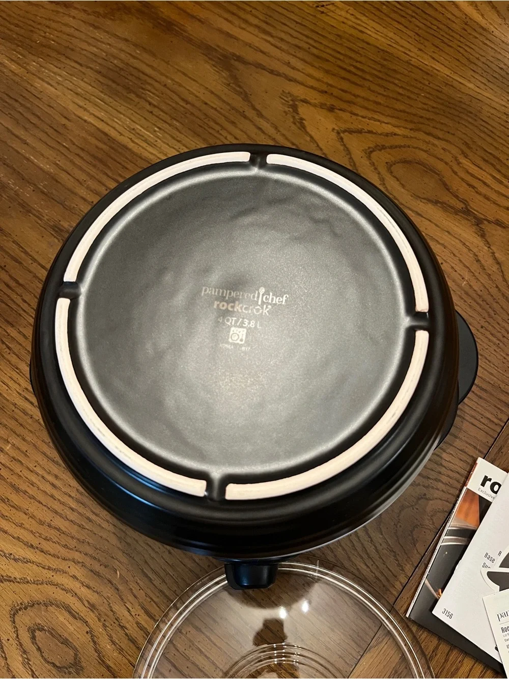 Pampered Chef 4 quart Rockcrok Dutch‎ Oven and Slow Cooker Stand, new